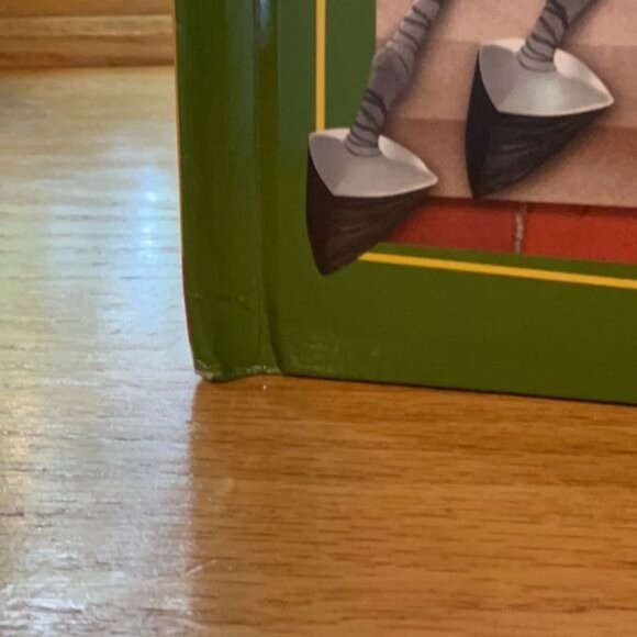 Madagascar Its A Zoo In Here! Hardcover Childrens Book By Scholastic Kohls CAres - Picture 2 of 6